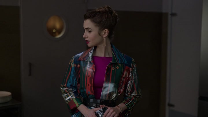 Emily_in_Paris_S02E06_WEBRip_x264-ION10_1413.jpg