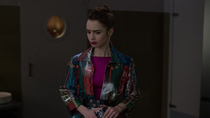Emily_in_Paris_S02E06_WEBRip_x264-ION10_1414.jpg