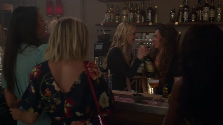 Emily_in_Paris_S02E06_WEBRip_x264-ION10_1426.jpg Emily_in_Paris_S02E06_WEBRip_x264-ION10_1426.jpg
