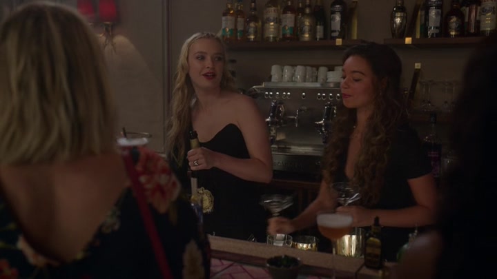 Emily_in_Paris_S02E06_WEBRip_x264-ION10_1433.jpg Emily_in_Paris_S02E06_WEBRip_x264-ION10_1433.jpg