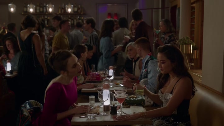 Emily_in_Paris_S02E06_WEBRip_x264-ION10_1443.jpg