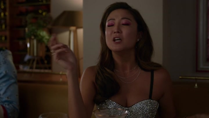 Emily_in_Paris_S02E06_WEBRip_x264-ION10_1462.jpg