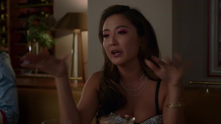 Emily_in_Paris_S02E06_WEBRip_x264-ION10_1463.jpg