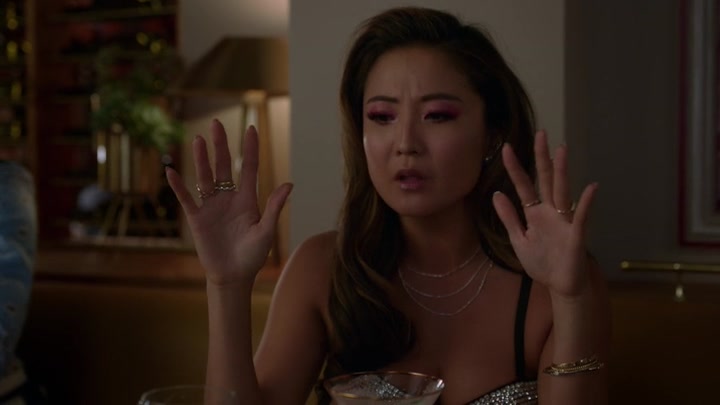 Emily_in_Paris_S02E06_WEBRip_x264-ION10_1465.jpg