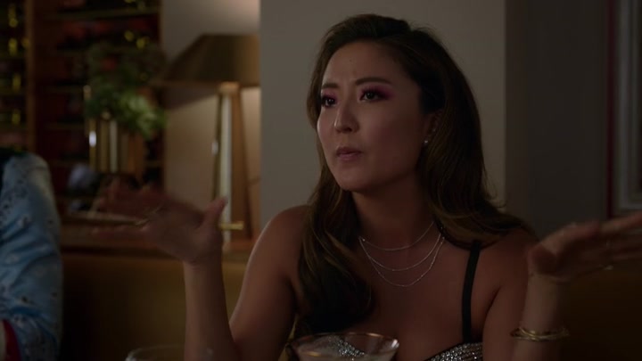 Emily_in_Paris_S02E06_WEBRip_x264-ION10_1467.jpg