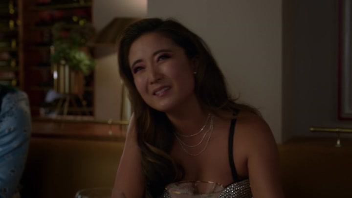 Emily_in_Paris_S02E06_WEBRip_x264-ION10_1477.jpg