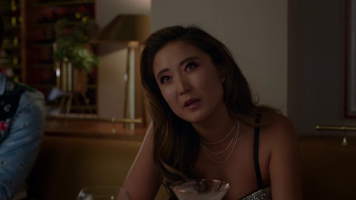 Emily_in_Paris_S02E06_WEBRip_x264-ION10_1480.jpg
