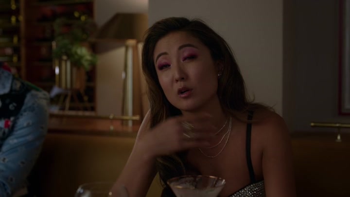 Emily_in_Paris_S02E06_WEBRip_x264-ION10_1481.jpg