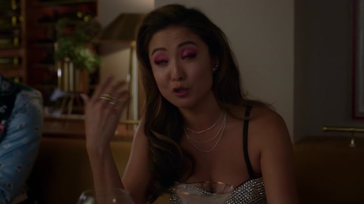 Emily_in_Paris_S02E06_WEBRip_x264-ION10_1482.jpg