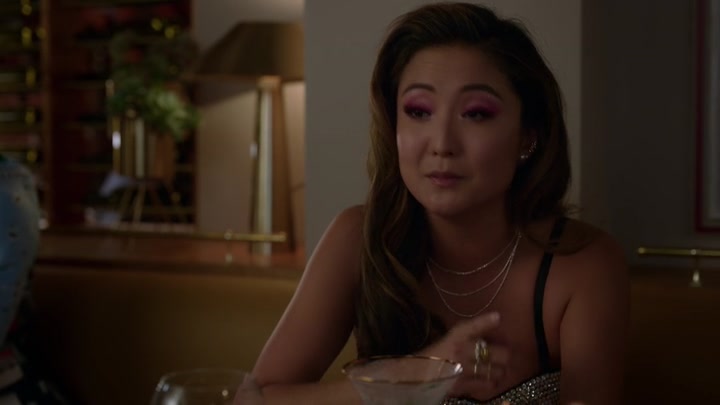 Emily_in_Paris_S02E06_WEBRip_x264-ION10_1487.jpg