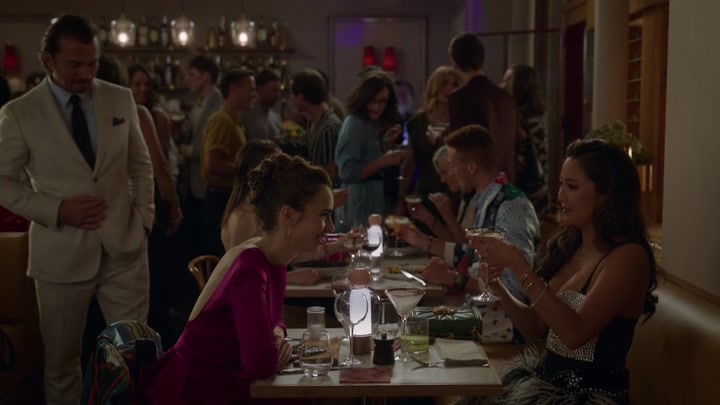 Emily_in_Paris_S02E06_WEBRip_x264-ION10_1491.jpg