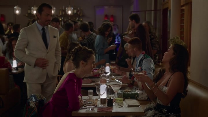 Emily_in_Paris_S02E06_WEBRip_x264-ION10_1492.jpg