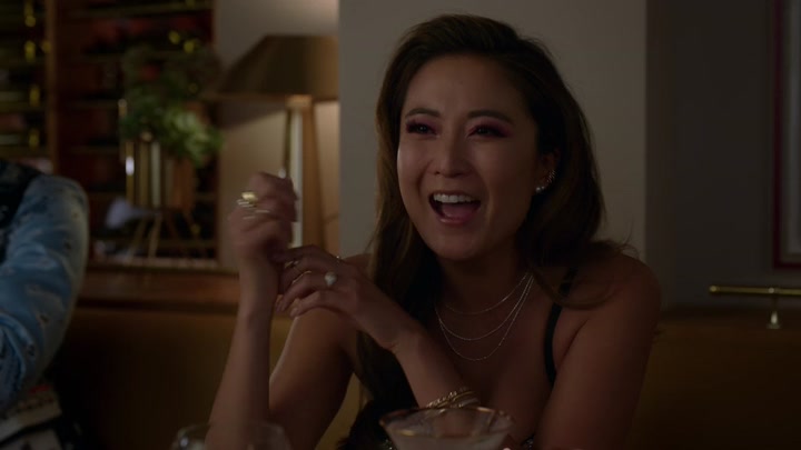 Emily_in_Paris_S02E06_WEBRip_x264-ION10_1508.jpg