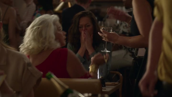 Emily_in_Paris_S02E06_WEBRip_x264-ION10_1527.jpg