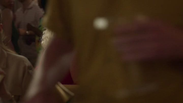 Emily_in_Paris_S02E06_WEBRip_x264-ION10_1528.jpg