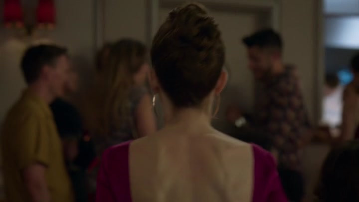 Emily_in_Paris_S02E06_WEBRip_x264-ION10_1538.jpg