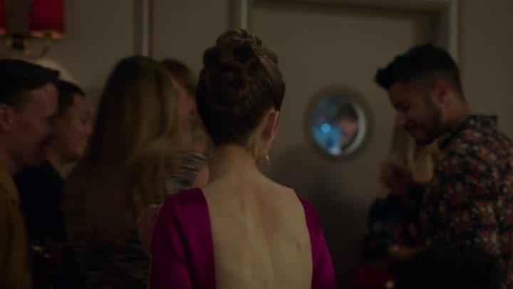 Emily_in_Paris_S02E06_WEBRip_x264-ION10_1540.jpg