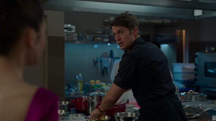 Emily_in_Paris_S02E06_WEBRip_x264-ION10_1557.jpg