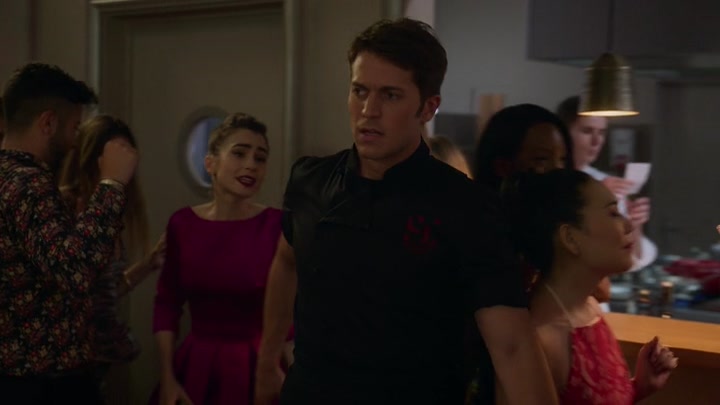 Emily_in_Paris_S02E06_WEBRip_x264-ION10_1575.jpg