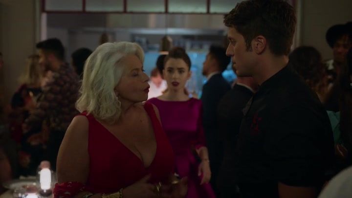 Emily_in_Paris_S02E06_WEBRip_x264-ION10_1583.jpg