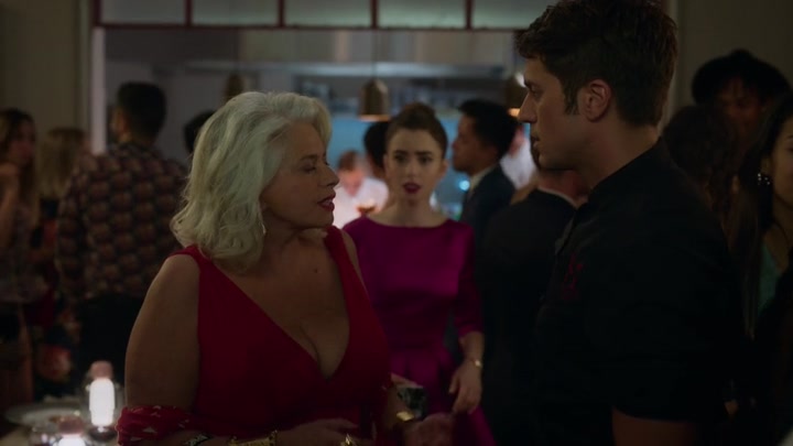 Emily_in_Paris_S02E06_WEBRip_x264-ION10_1584.jpg
