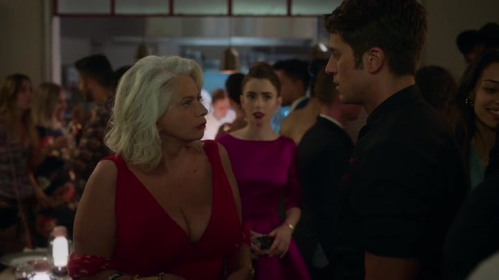 Emily_in_Paris_S02E06_WEBRip_x264-ION10_1586.jpg