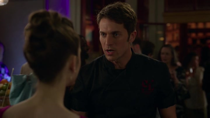 Emily_in_Paris_S02E06_WEBRip_x264-ION10_1600.jpg