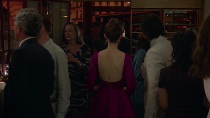 Emily_in_Paris_S02E06_WEBRip_x264-ION10_1610.jpg