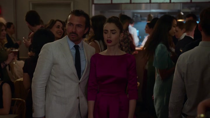 Emily_in_Paris_S02E06_WEBRip_x264-ION10_1612.jpg