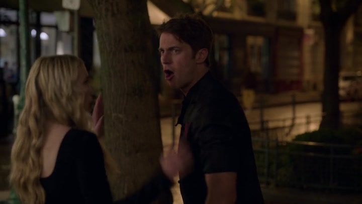 Emily_in_Paris_S02E06_WEBRip_x264-ION10_1666.jpg