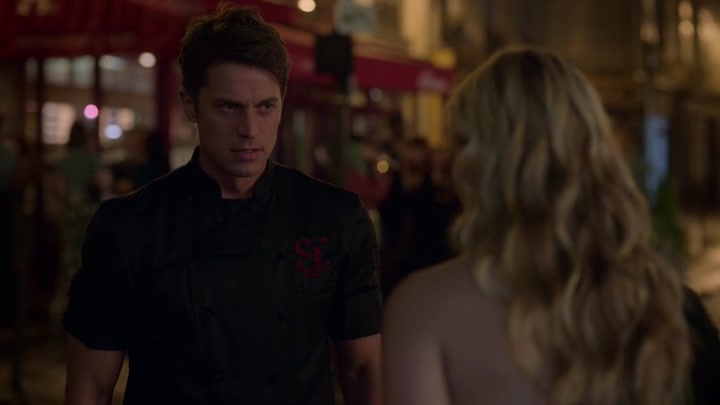 Emily_in_Paris_S02E06_WEBRip_x264-ION10_1671.jpg