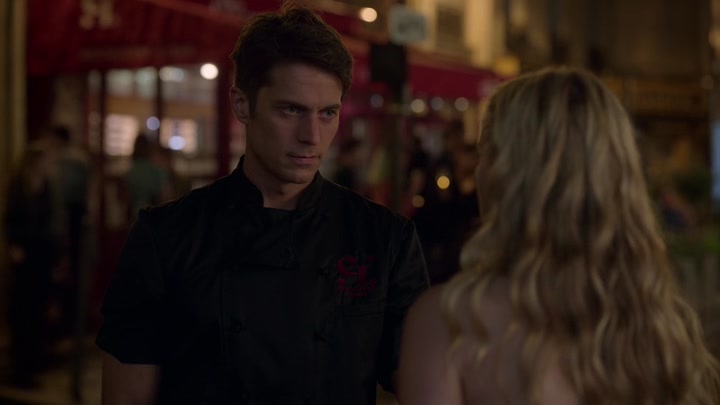 Emily_in_Paris_S02E06_WEBRip_x264-ION10_1702.jpg