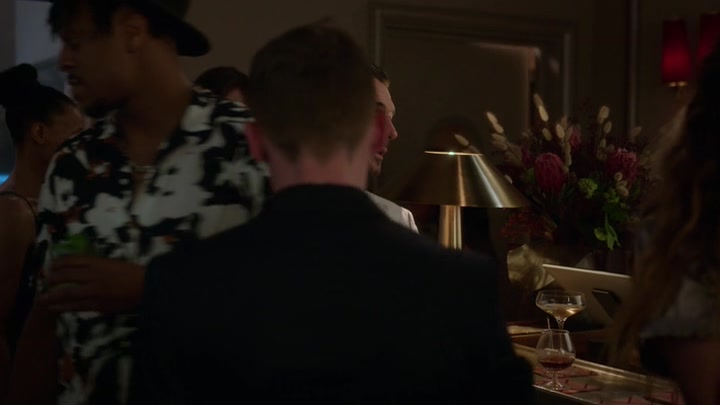 Emily_in_Paris_S02E06_WEBRip_x264-ION10_1706.jpg