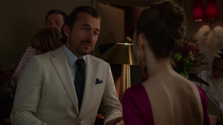 Emily_in_Paris_S02E06_WEBRip_x264-ION10_1727.jpg Emily_in_Paris_S02E06_WEBRip_x264-ION10_1727.jpg