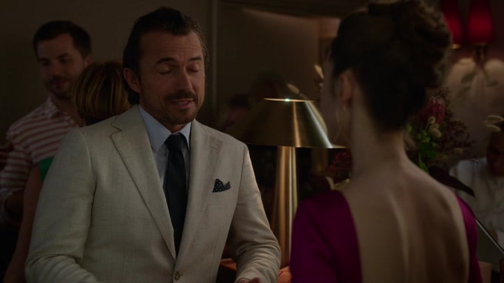 Emily_in_Paris_S02E06_WEBRip_x264-ION10_1735.jpg Emily_in_Paris_S02E06_WEBRip_x264-ION10_1735.jpg