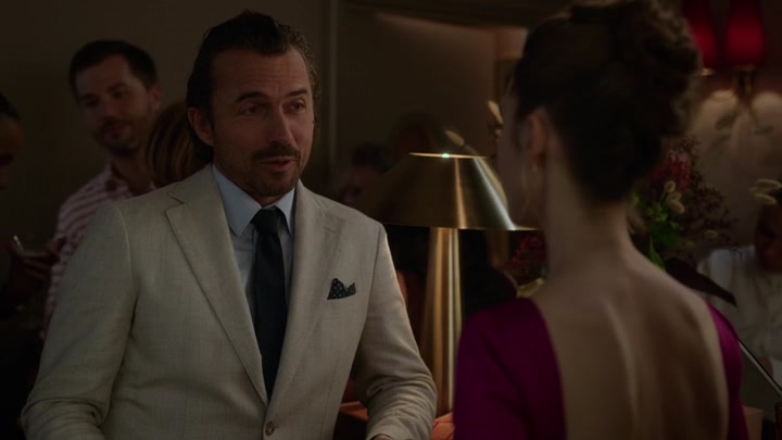 Emily_in_Paris_S02E06_WEBRip_x264-ION10_1736.jpg Emily_in_Paris_S02E06_WEBRip_x264-ION10_1736.jpg