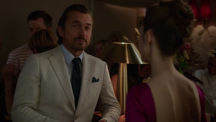 Emily_in_Paris_S02E06_WEBRip_x264-ION10_1739.jpg Emily_in_Paris_S02E06_WEBRip_x264-ION10_1739.jpg