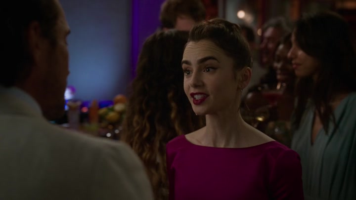 Emily_in_Paris_S02E06_WEBRip_x264-ION10_1754.jpg