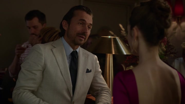 Emily_in_Paris_S02E06_WEBRip_x264-ION10_1773.jpg