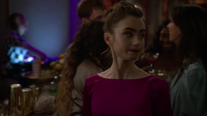 Emily_in_Paris_S02E06_WEBRip_x264-ION10_1783.jpg