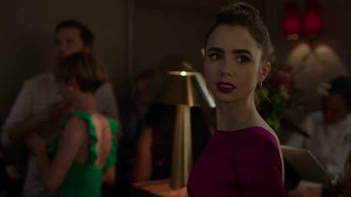Emily_in_Paris_S02E06_WEBRip_x264-ION10_1784.jpg