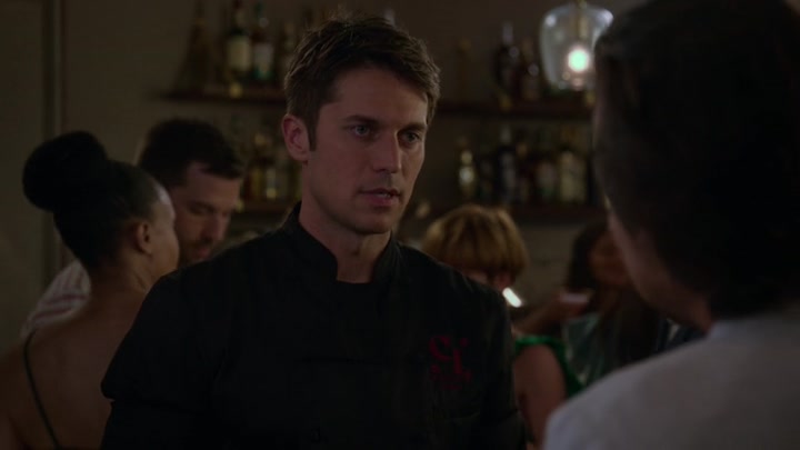 Emily_in_Paris_S02E06_WEBRip_x264-ION10_1808.jpg