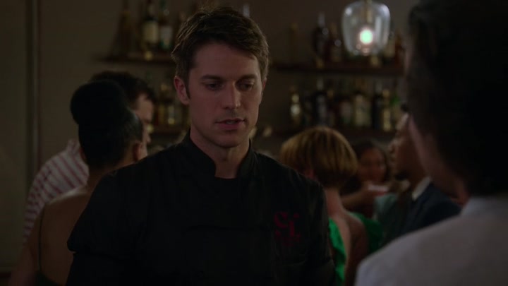 Emily_in_Paris_S02E06_WEBRip_x264-ION10_1810.jpg