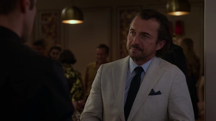 Emily_in_Paris_S02E06_WEBRip_x264-ION10_1814.jpg Emily_in_Paris_S02E06_WEBRip_x264-ION10_1814.jpg