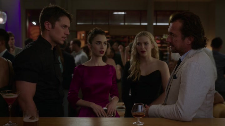 Emily_in_Paris_S02E06_WEBRip_x264-ION10_1815.jpg