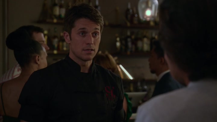 Emily_in_Paris_S02E06_WEBRip_x264-ION10_1838.jpg