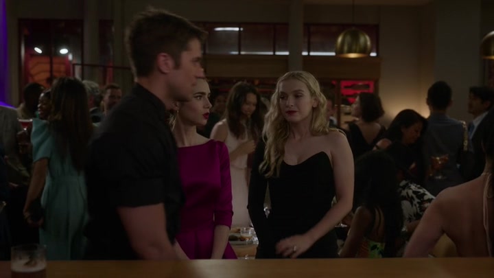 Emily_in_Paris_S02E06_WEBRip_x264-ION10_1848.jpg