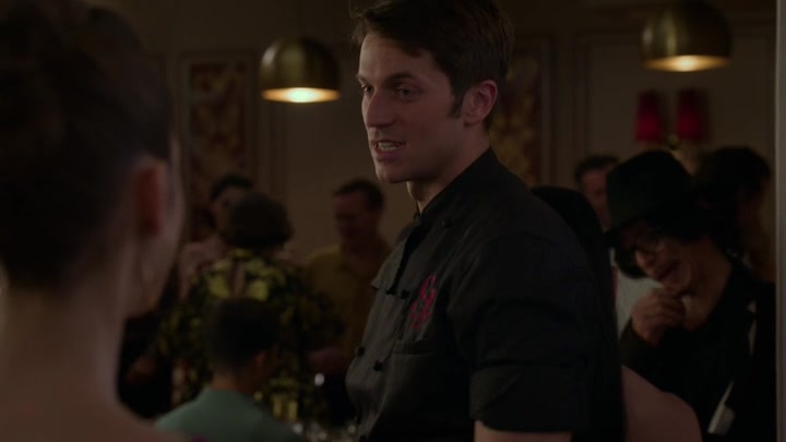Emily_in_Paris_S02E06_WEBRip_x264-ION10_1852.jpg