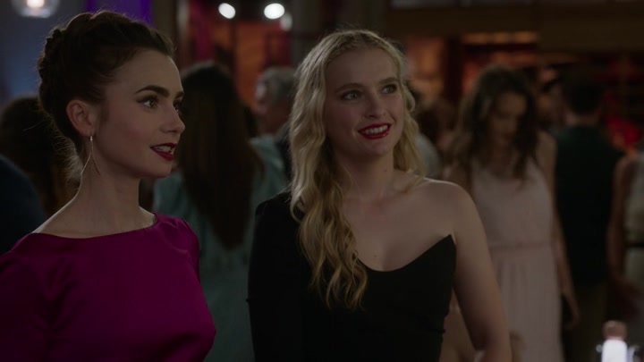 Emily_in_Paris_S02E06_WEBRip_x264-ION10_1856.jpg