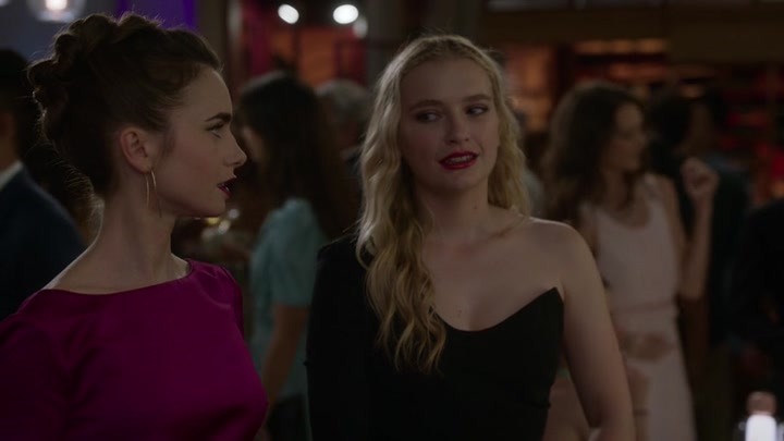 Emily_in_Paris_S02E06_WEBRip_x264-ION10_1860.jpg